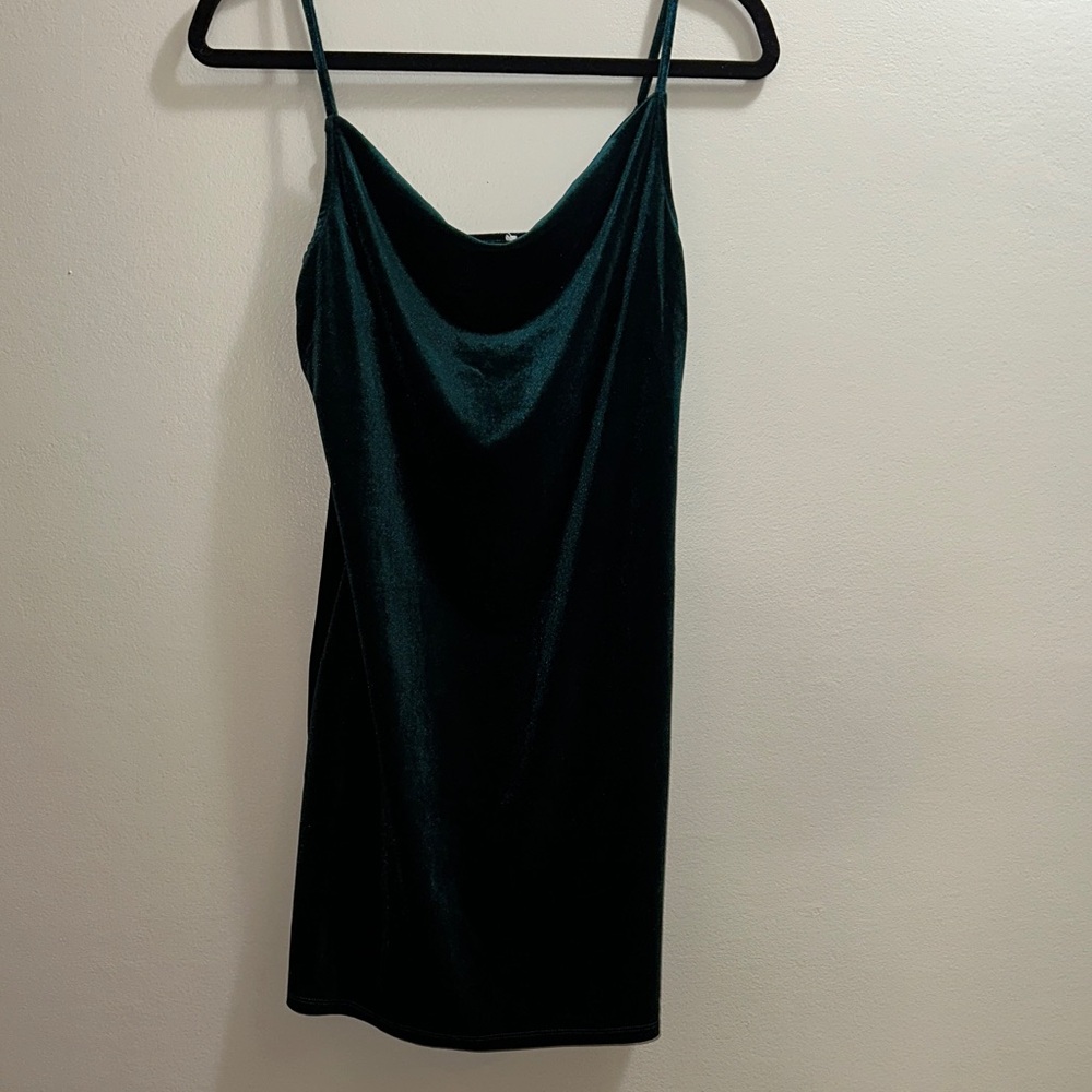 Elegant Green Velvet Women's Mini Dress